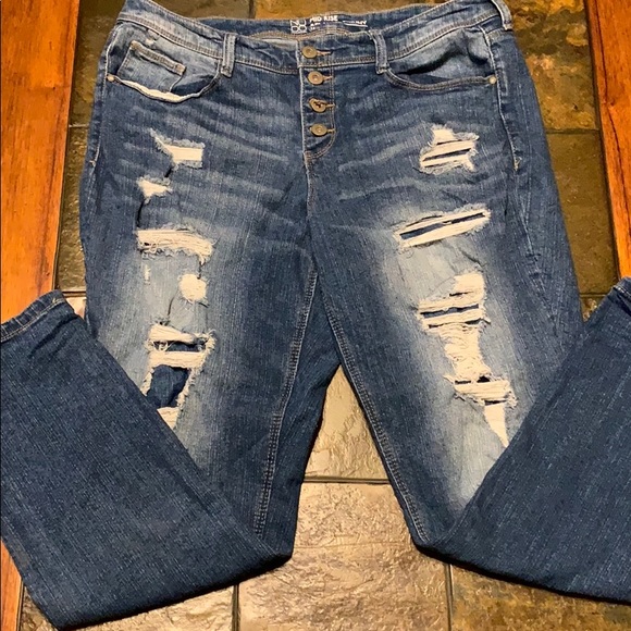 No Boundaries Denim - No boundaries mid-rise relaxed skinny size 15 No Boundaries Denim - No boundaries mid-rise relaxed skinny size 15